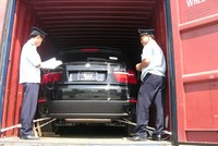 Nghi án xe Việt kiều thành hàng biếu tặng